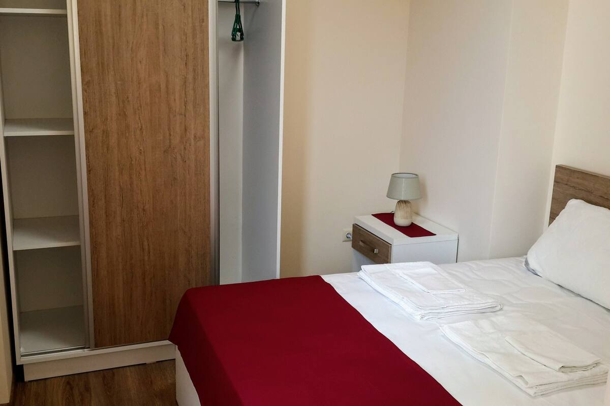 1 bedroom, premium bedding, soundproofing, free WiFi