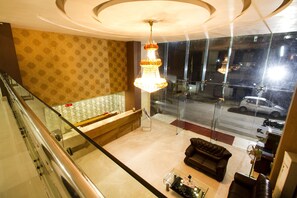Lobby lounge