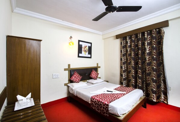 City Double Room, 1 Single Bed, Smoking, City View | Premium bedding, free rollaway beds, free WiFi - Rainbow Saphire Lakdikapul (Hyderabad)