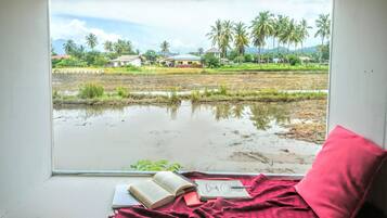 In-room safe, desk, free WiFi