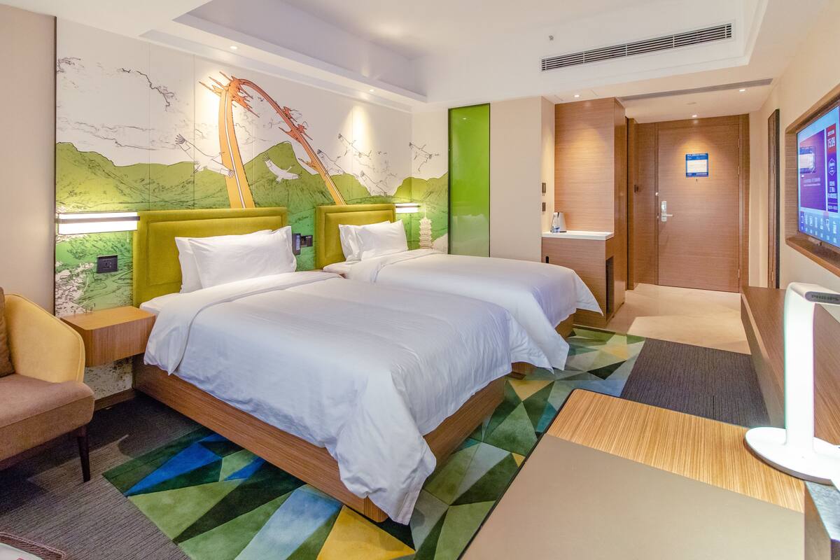 Down duvets, minibar, desk, blackout curtains