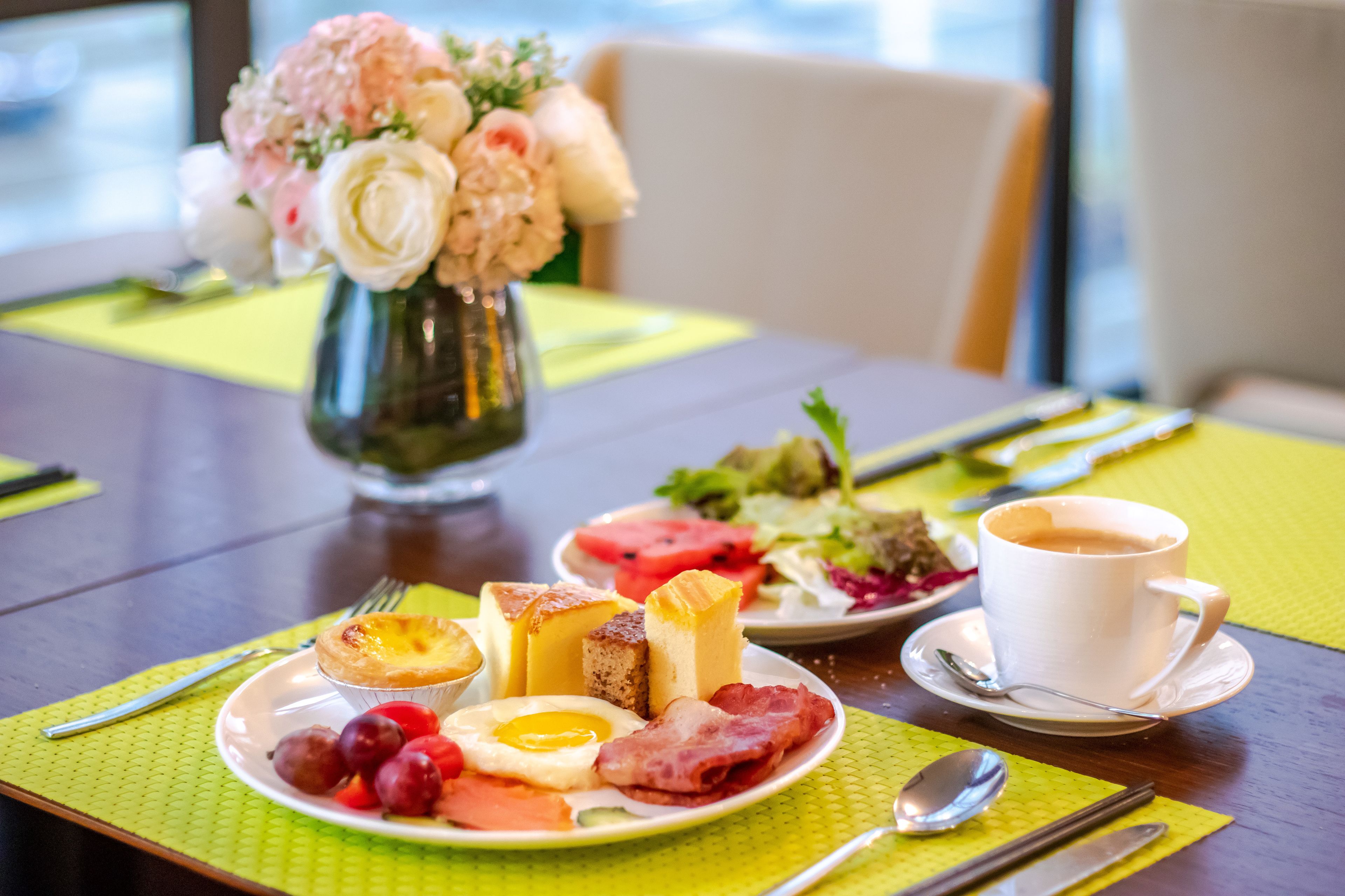 daily buffet breakfast (cny 88 per person)