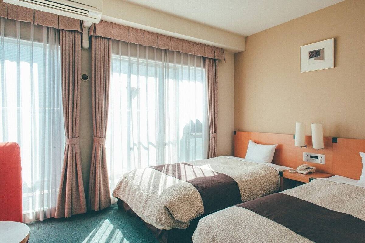 Desk, WiFi (free), bed sheets