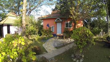 Soundproofing, free WiFi