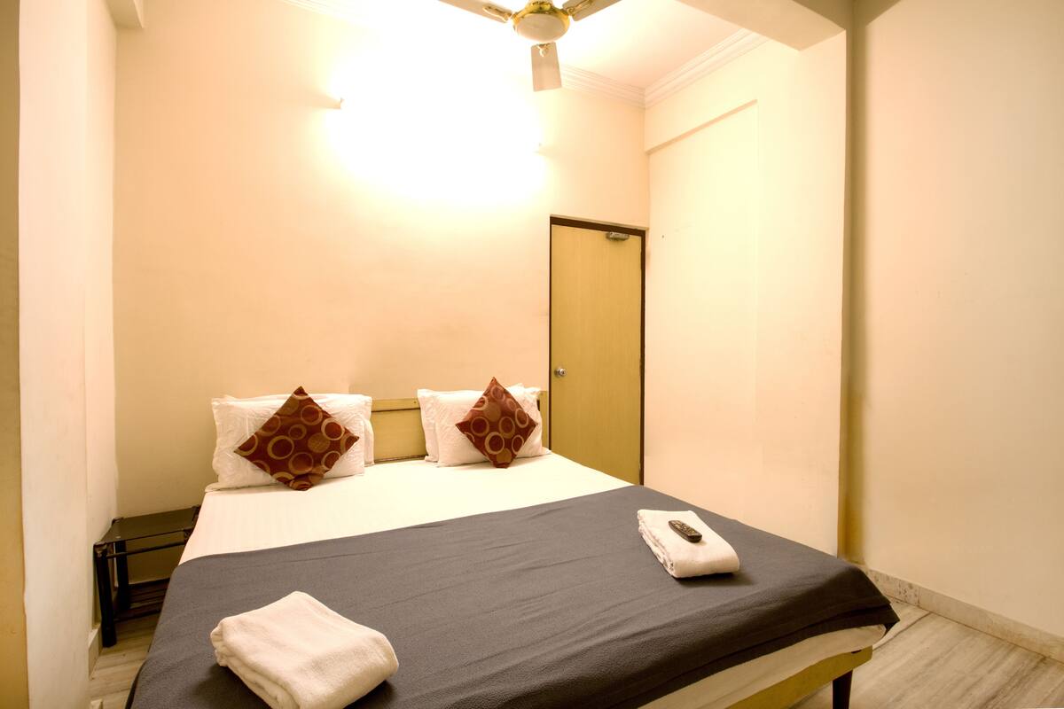 Comfort Double Room, Smoking, City View | Premium bedding, desk, free rollaway beds, free WiFi