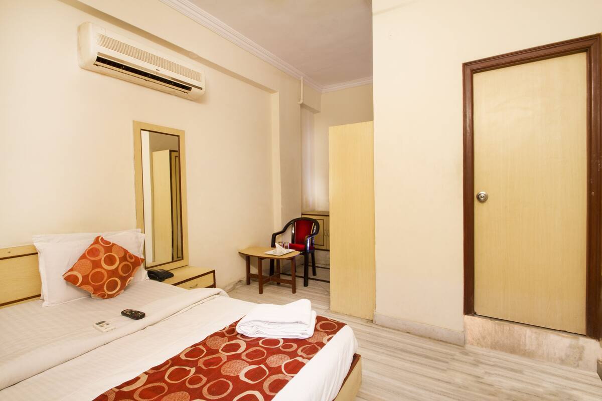 Deluxe Double Room, Smoking, City View | Premium bedding, desk, free rollaway beds, free WiFi