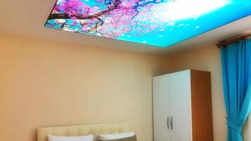 Căn hộ, quang cảnh núi | Bàn, phòng cách âm, bàn ủi/dụng cụ ủi quần áo