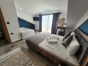Deluxe-dobbeltværelse - boblebad - havudsigt | Premium-sengetøj, minibar, gratis Wi-Fi, sengetøj