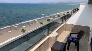Quarto casal luxo, banheira de hidromassagem, vista para o mar | Terraço/pátio