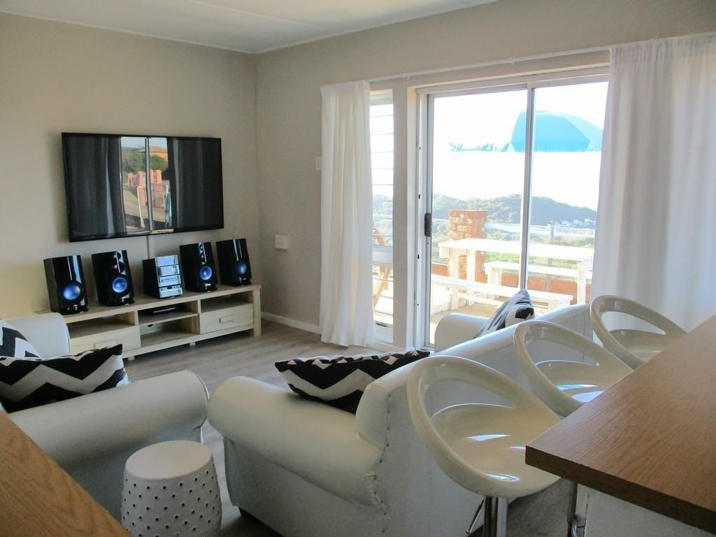 Casa Luxury | Area soggiorno | TV a schermo piatto 60 pollici con canali satellitari, TV, lettore DVD