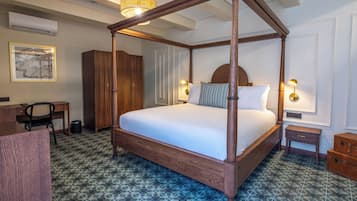 Deluxe Room, 1 King Bed, Non Smoking