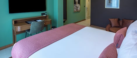 Habitación Deluxe, 1 cama King size, para no fumadores, balcón (Hot Tub) | Artículos del minibar gratis y caja de seguridad en la habitación
