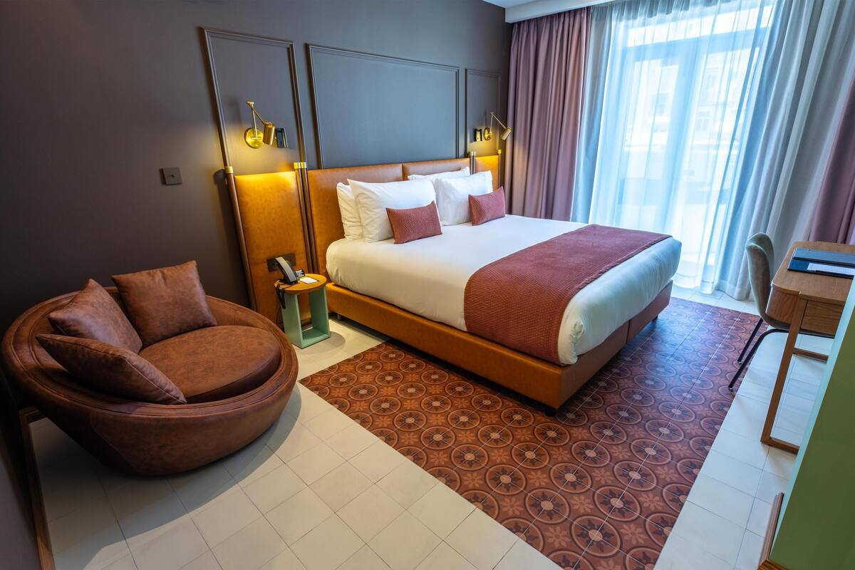Deluxe Room, 1 King Bed, Non Smoking, Balcony (Hot Tub) | Pool | Outdoor pool