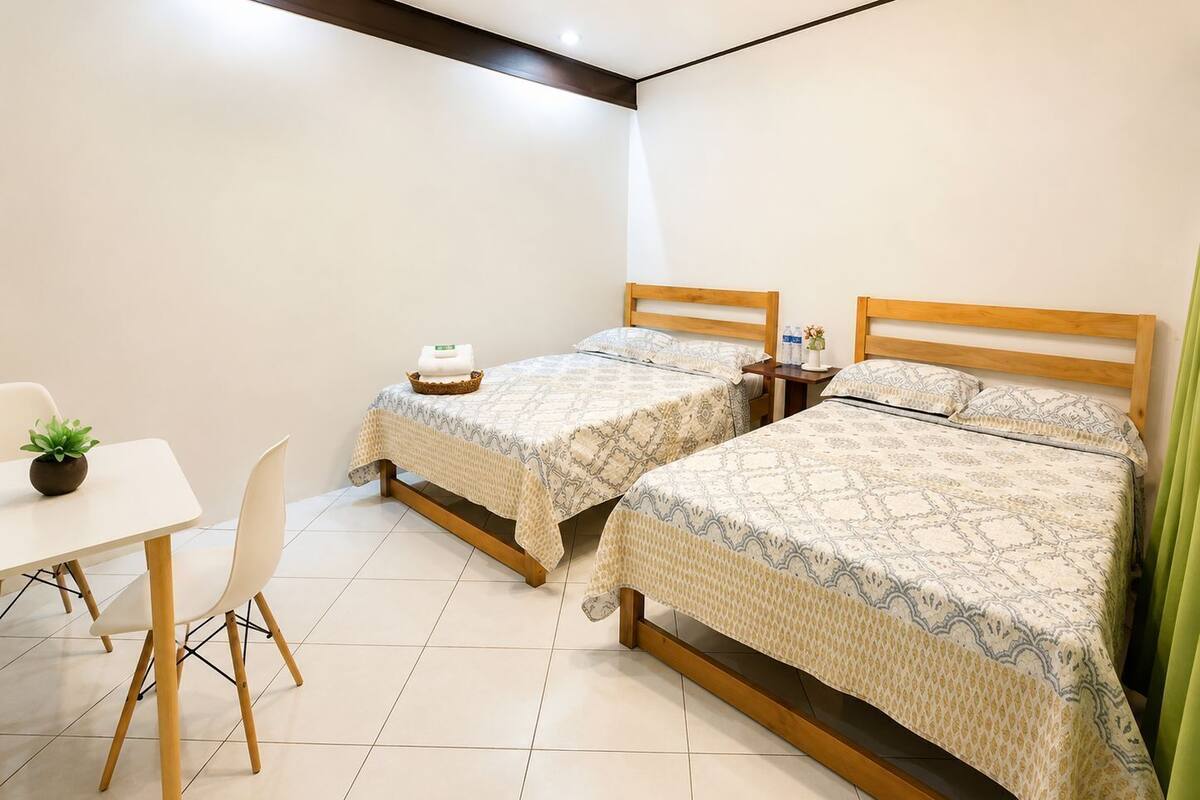 Executive Suite Room | Desk, bed sheets