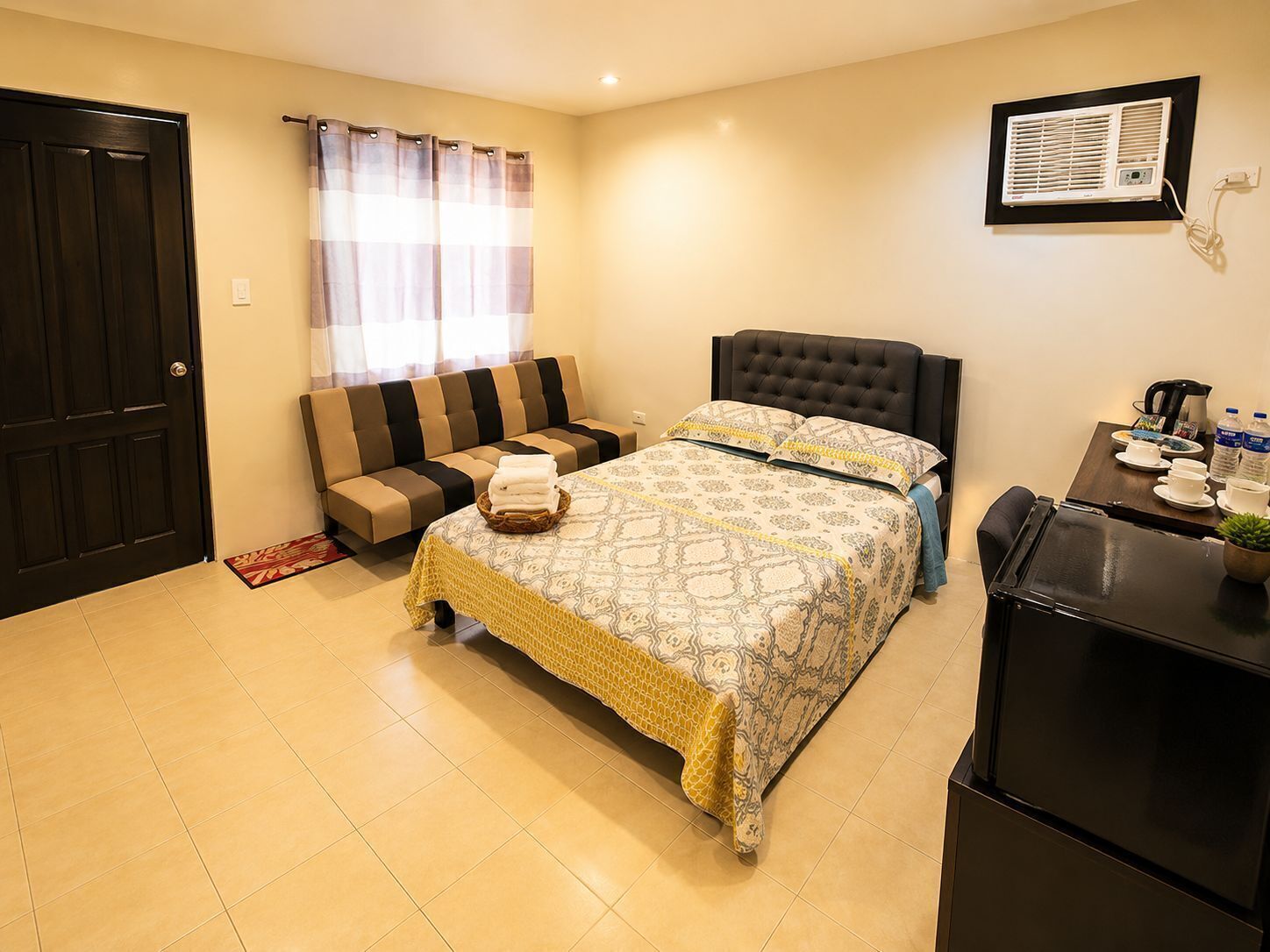 Deluxe Double Room | Desk, bed sheets