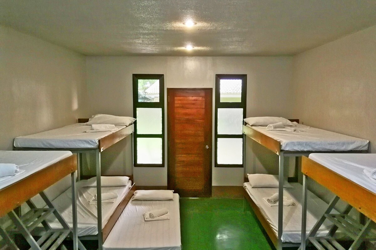 Desk, bed sheets