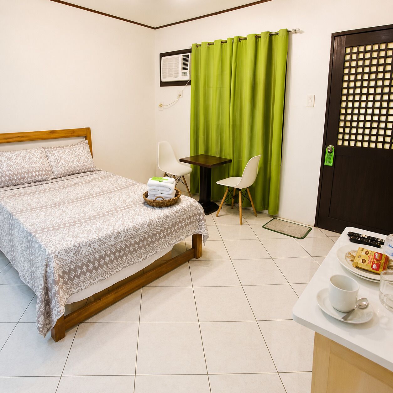 Superior Double Room | Desk, bed sheets
