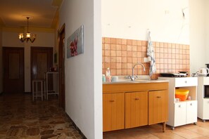 Phòng đôi, phòng tắm riêng (3rd floor - no lift) | Khu phòng khách
