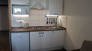 Superior Apartment, 1 Bedroom | Dapur peribadi | Peti sejuk, ketuhar gelombang mikro, pembancuh kopi/teh, cerek elektrik