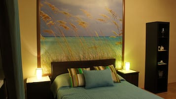 Standard Studio | Desk, soundproofing, iron/ironing board, free WiFi