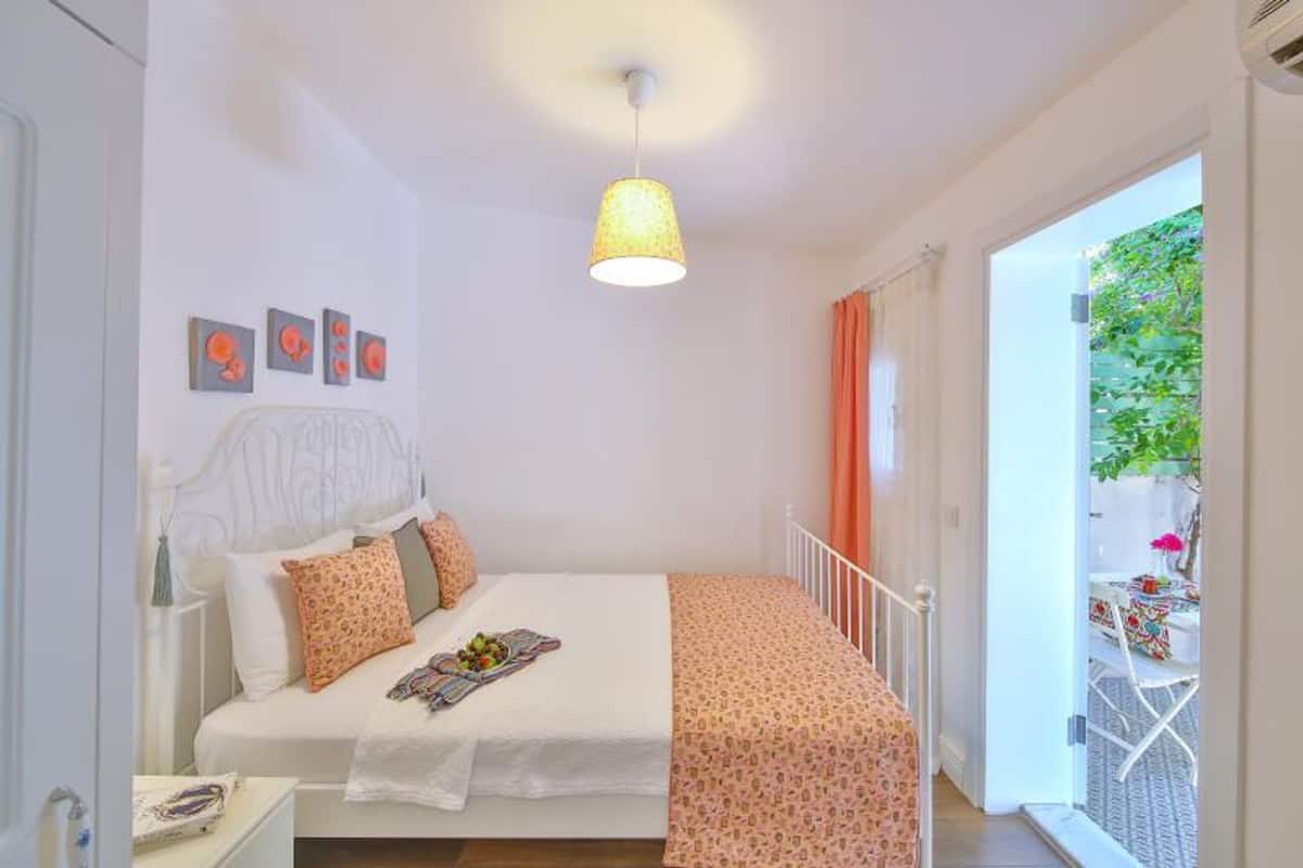 Minibar, desk, soundproofing, rollaway beds (surcharge)