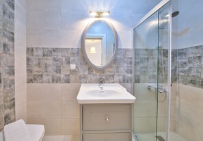 Standard Double Room, 1 Double Bed | Bathroom | Shower, free toiletries, hair dryer, slippers - Alacati Sorf Hotel (Cesme)