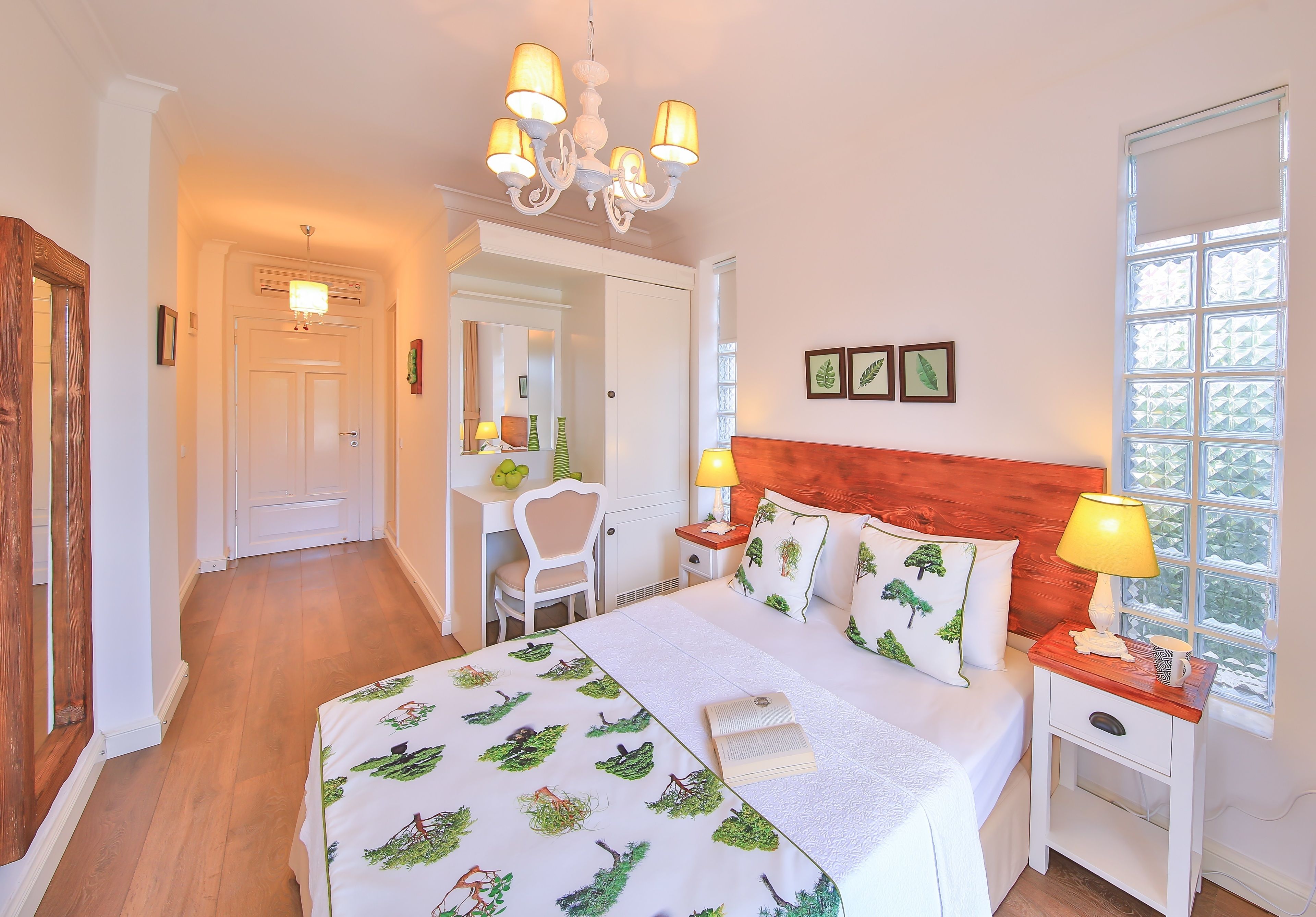 deluxe double room single use, 1 double bed | minibar, desk, soundproofing, rollaway beds