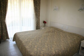 1 bedroom, desk, bed sheets - Life Apart (Marmaris)
