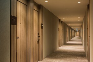 Hallway - Nippon Seinenkan Hotel (Tokyo)