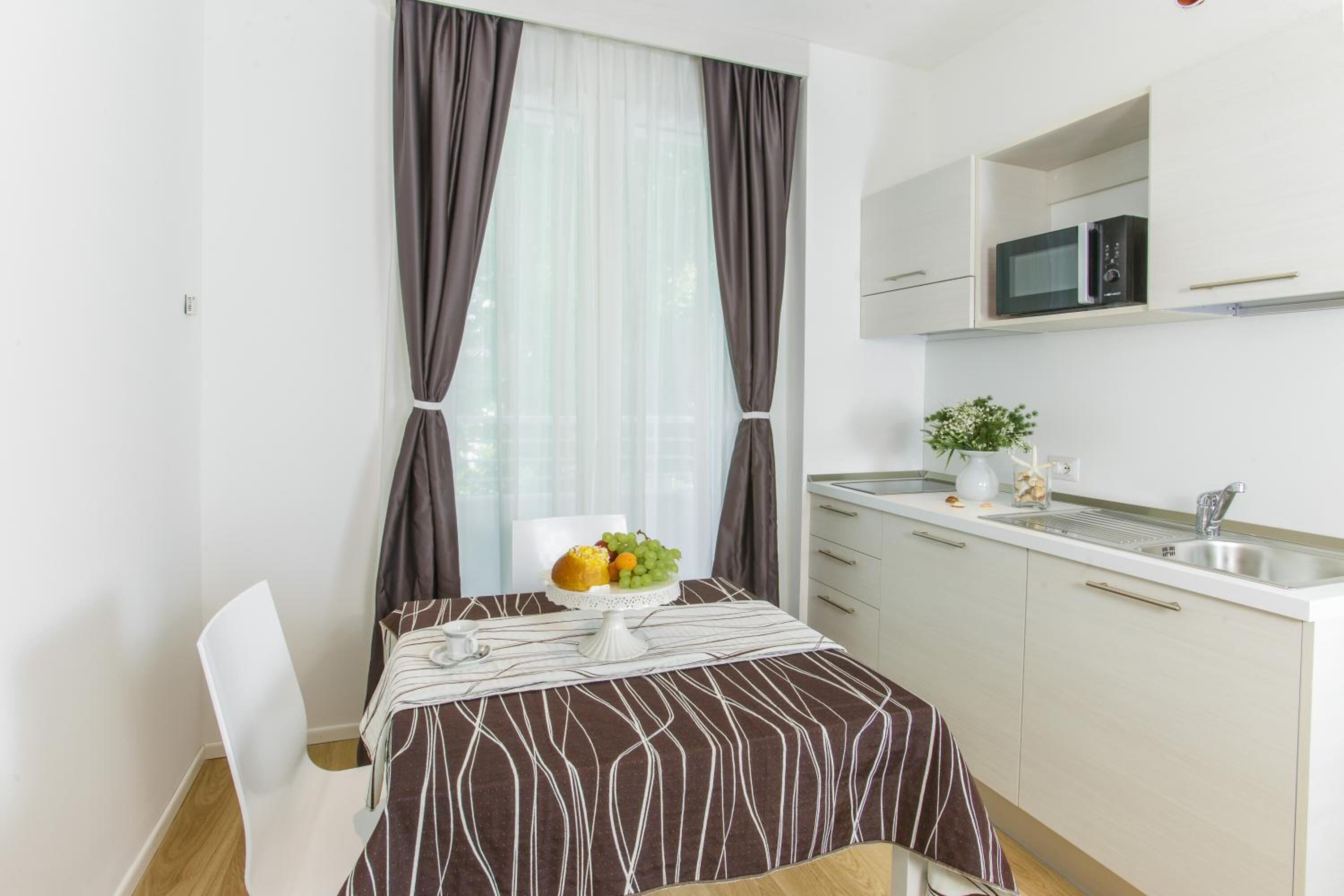 fridge, microwave, stovetop, cookware/dishes/utensils