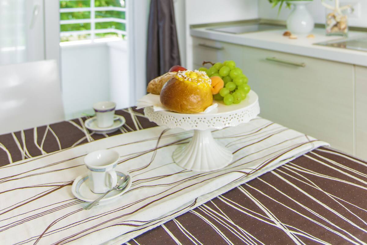 junior suite, balcony, sea view | 1 bedroom, minibar, in-room safe, desk