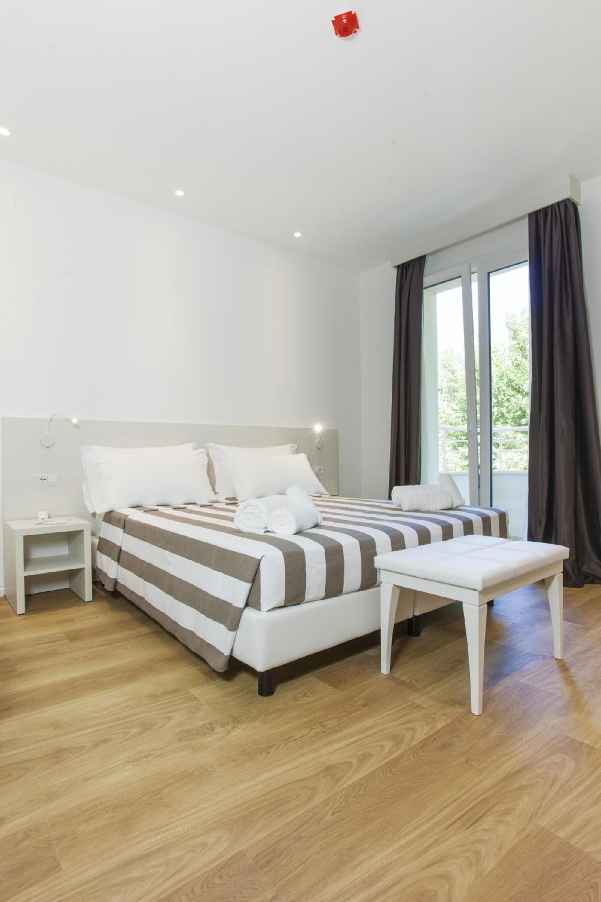 1 bedroom, minibar, in-room safe, desk