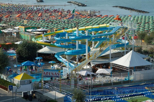 สระว่ายน้ำ