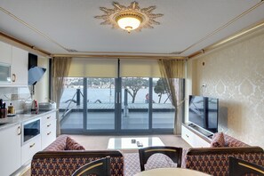 Premium Condo, 1 Bedroom, Sea View, Beachfront | Premium bedding, individually decorated, individually furnished, desk - Emirganli Suites (Sariyer)