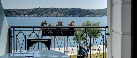 Appartamento familiare, 2 camere da letto, vista mare, di fronte alla spiaggia | Terrazza/patio