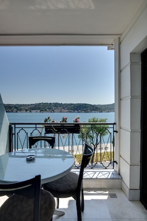Family Condo, 2 Bedrooms, Sea View, Beachfront | Teres/patio