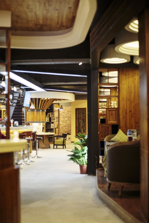 Interior entrance - 1982 Chujian International Youth Hostel (Zhangjiajie)