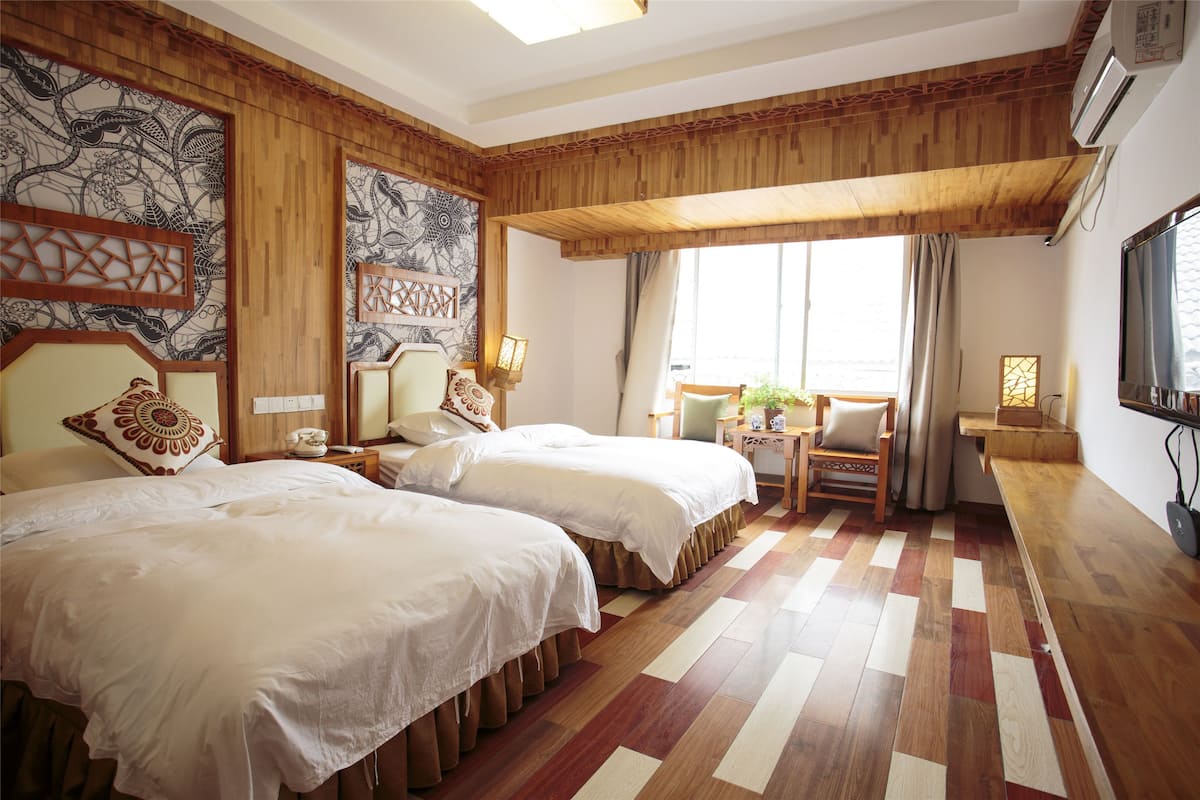 Sunshine Twin Room | In-room safe, desk, blackout curtains, soundproofing