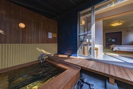 Japanese Style Room with Open Air Bath-2 double beds | Private spa tub. ETAVIA YUFUIN Kinrinko