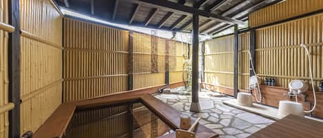 Tradisjonelt rom (with Open Air Bath-Japanese futon mat) | Dypt badekar