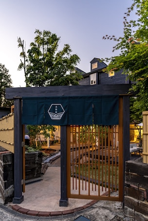 Exterior. ETAVIA YUFUIN Kinrinko