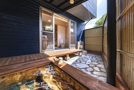 Japanese Style Room with Open Air Bath-2 double beds | Private spa tub. ETAVIA YUFUIN Kinrinko