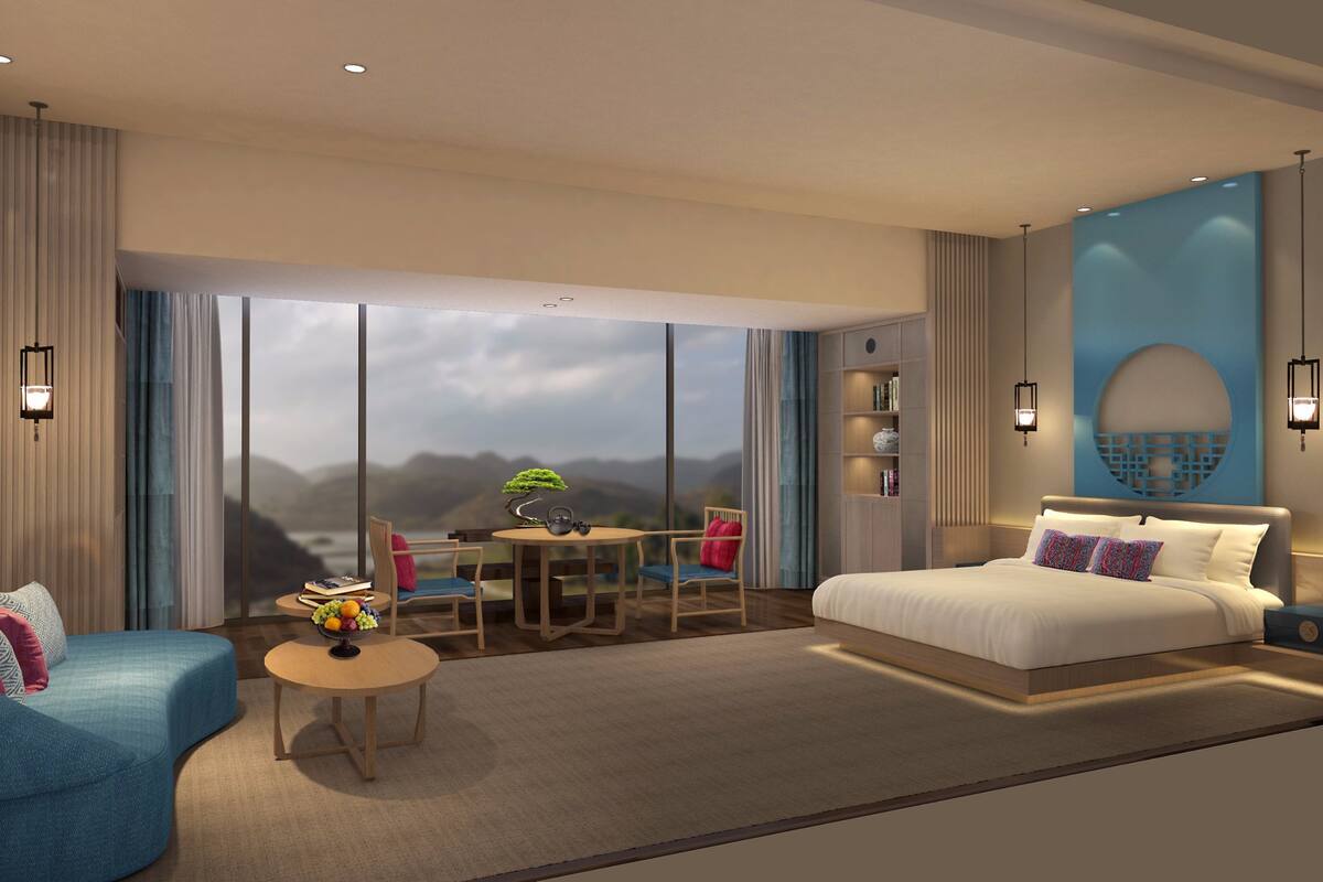 Kahden hengen huone, järvinäköala | Minibaari, tallelokero huoneessa, työpöytä, pimennysverhot