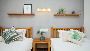 Standard Twin Room | Desk, blackout curtains, soundproofing, free WiFi