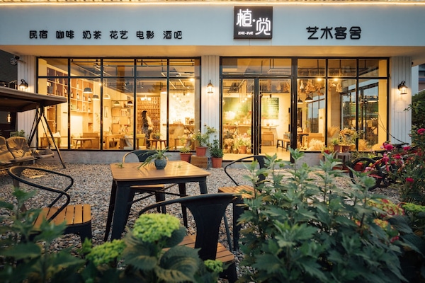 Fachada de la propiedad por la tarde o noche