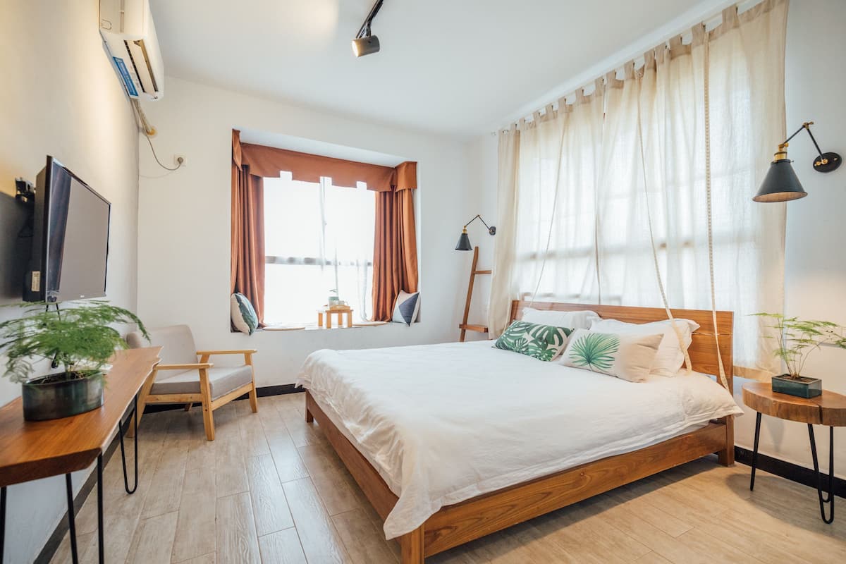 Comfort Room, 1 Bedroom | Desk, blackout curtains, free WiFi