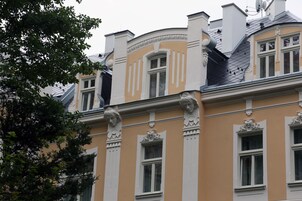 Fachada de la propiedad por la tarde o noche