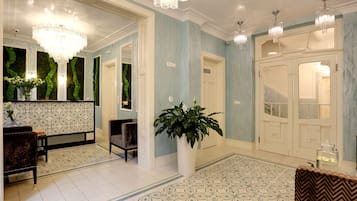 Quầy tiếp tân