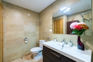 Chalet, 2 habitaciones | Baño