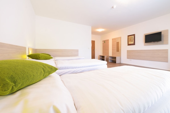 Triple Room | Cribs/infant beds, rollaway beds, free WiFi